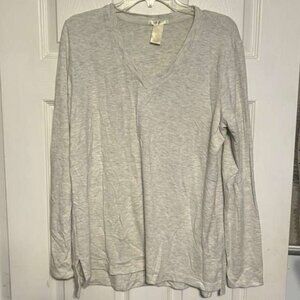Super Soft Long Sleeve V‑Neck – Size L